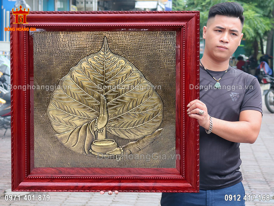 Tranh lá bồ đề làm màu giả cổ thích hợp với phòng thờ cúng sang trọng